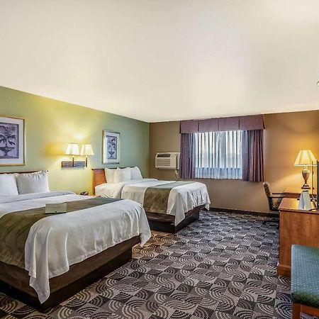 Quality Inn & Suites Ханибал Екстериор снимка