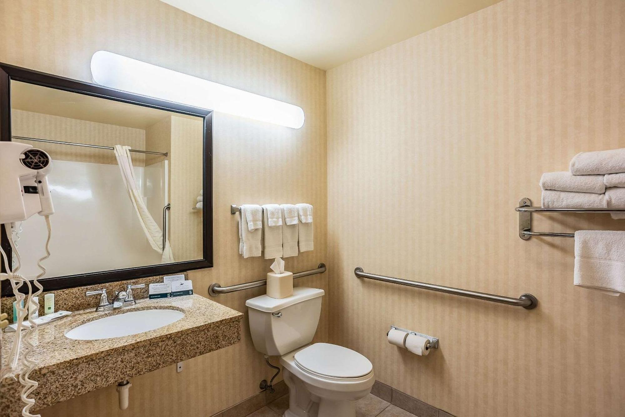 Quality Inn & Suites Ханибал Екстериор снимка