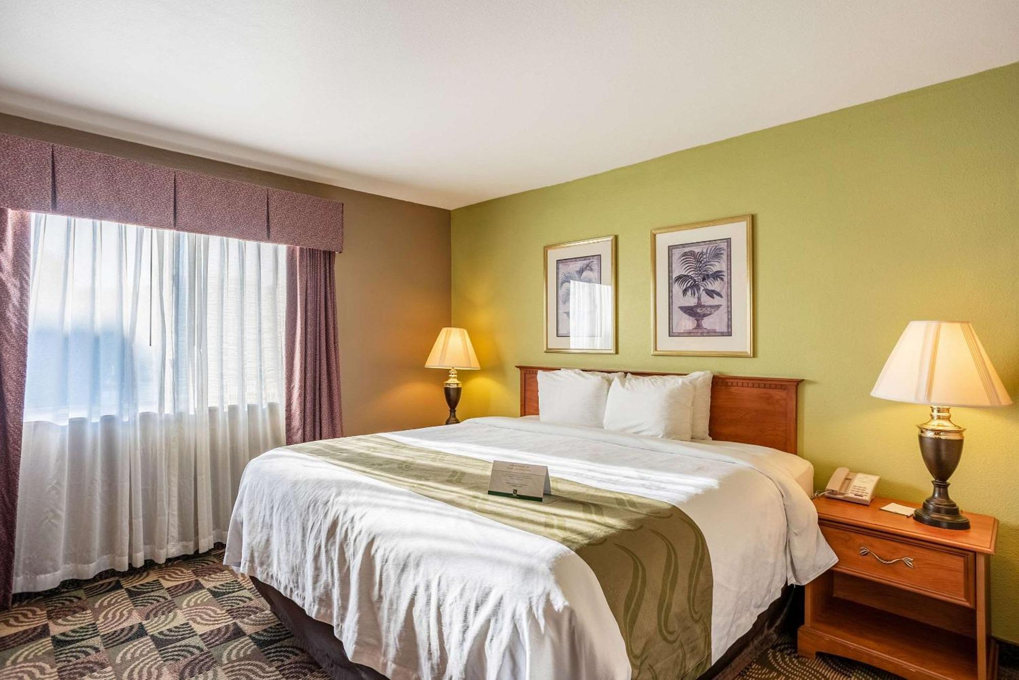 Quality Inn & Suites Ханибал Екстериор снимка