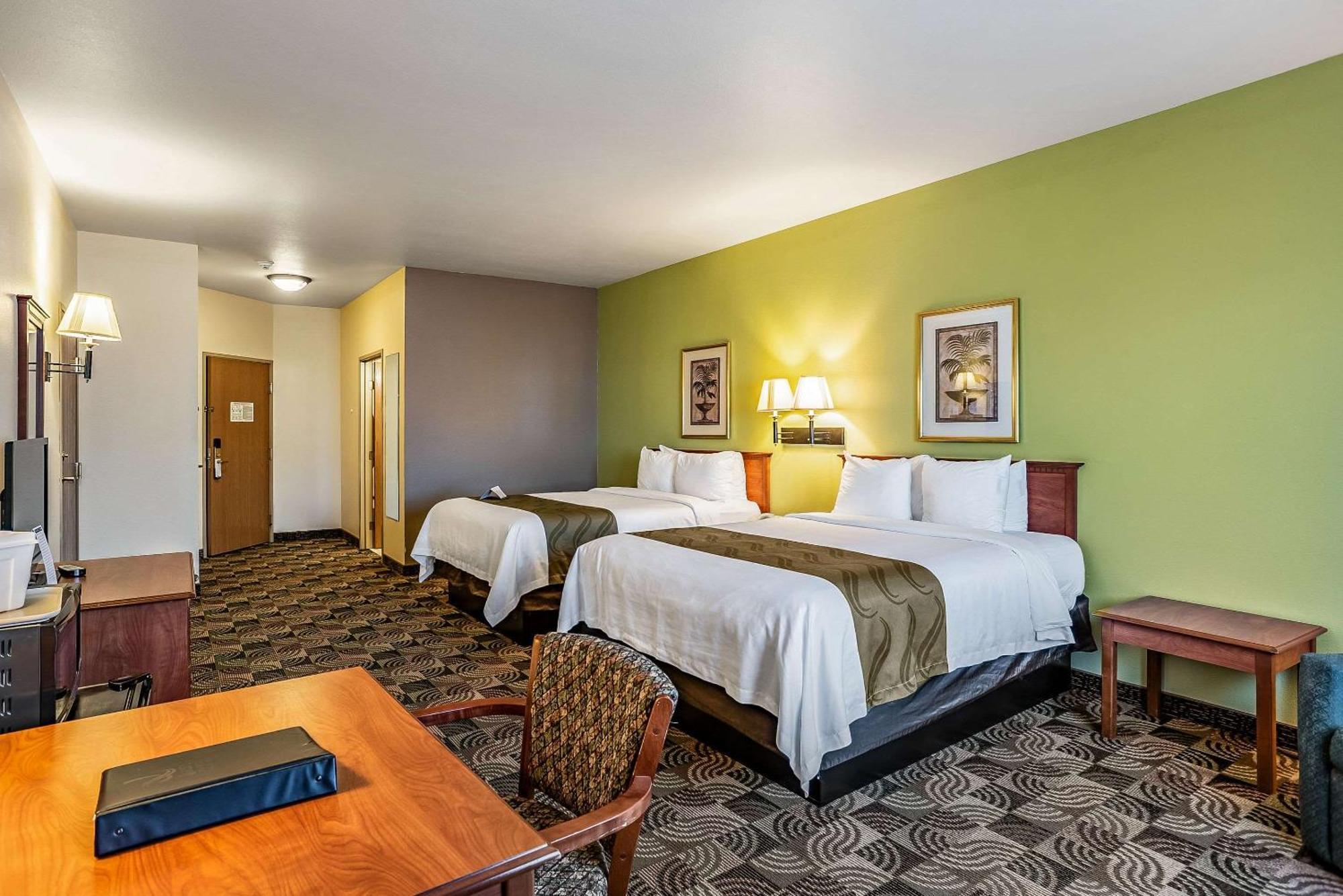 Quality Inn & Suites Ханибал Екстериор снимка