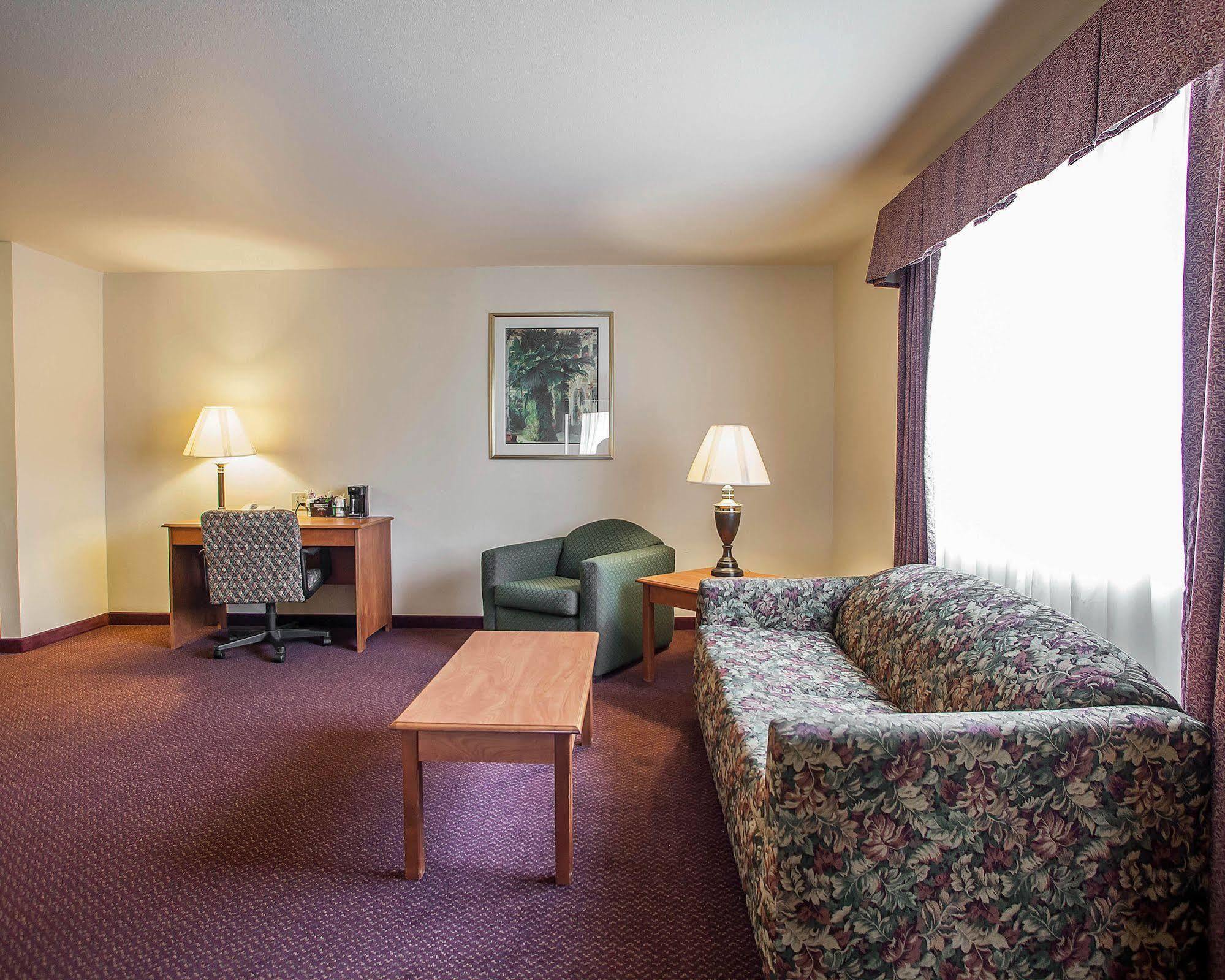 Quality Inn & Suites Ханибал Екстериор снимка