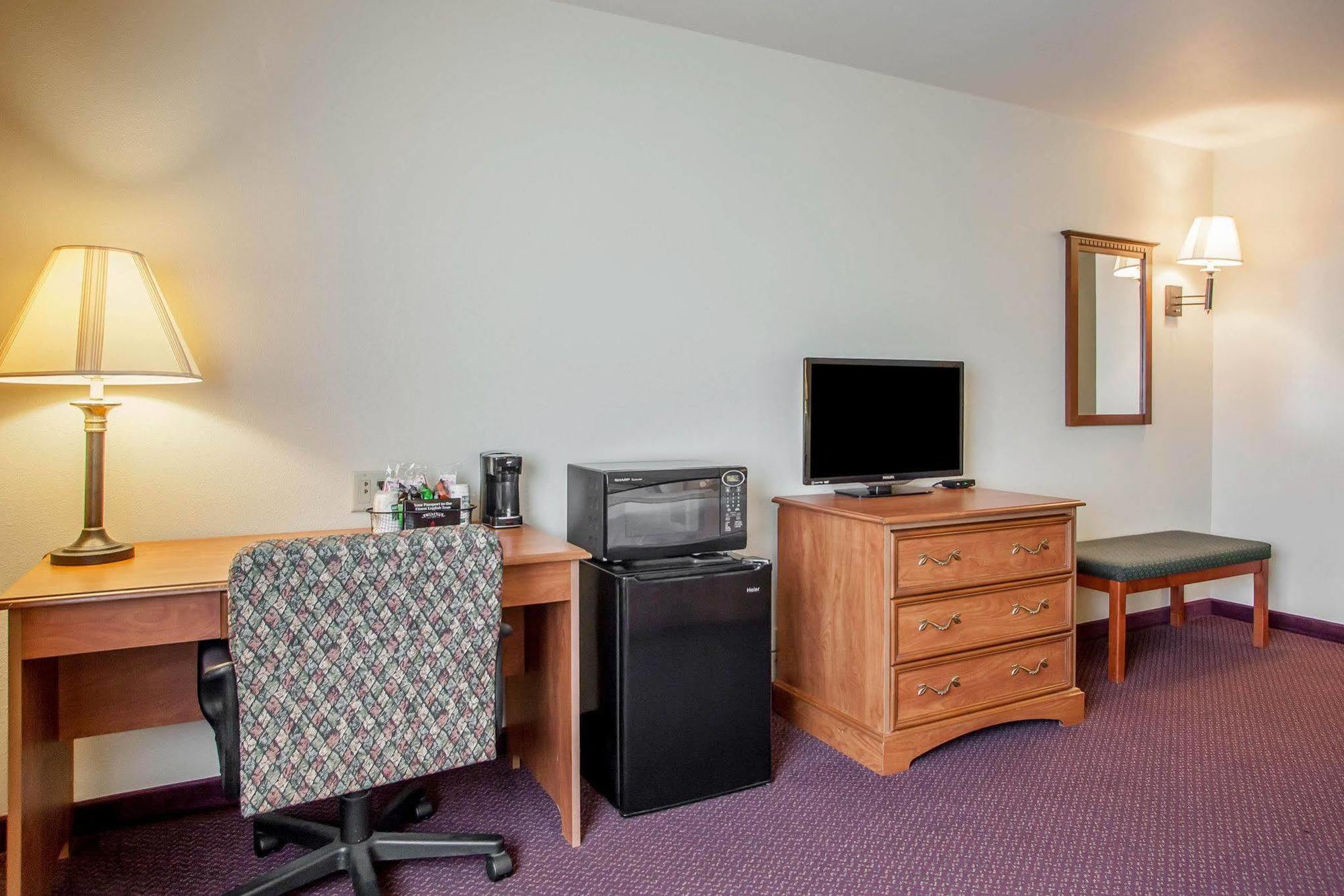 Quality Inn & Suites Ханибал Екстериор снимка
